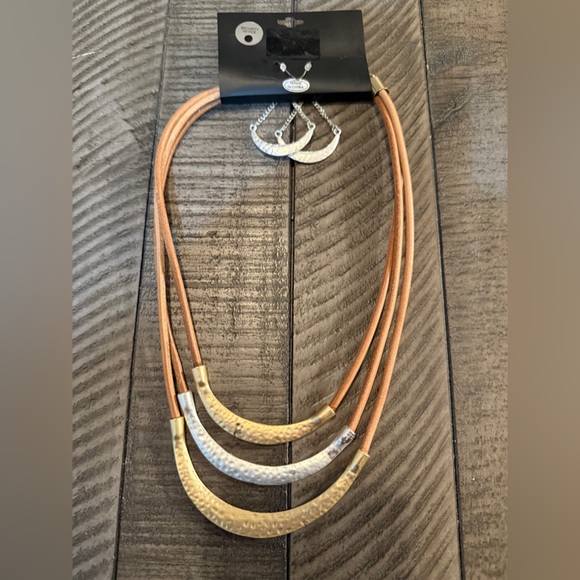 nOir Three Layer Minimal Short Necklace and Dangle Earrings Set NIP - Picture 3 of 8